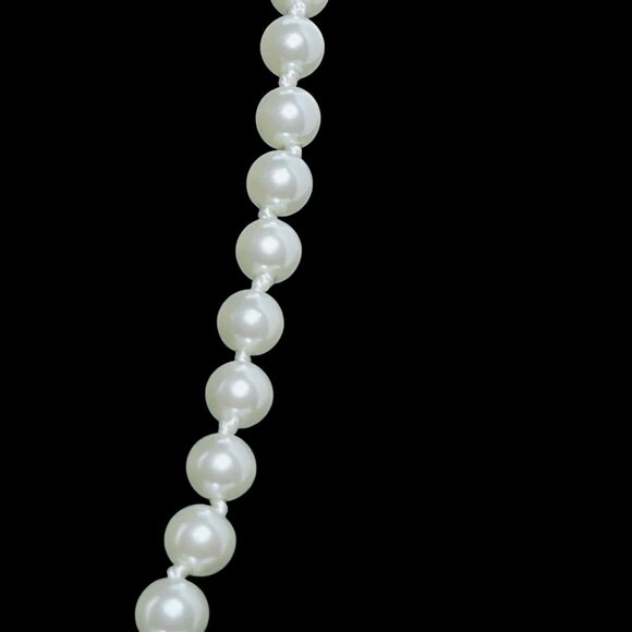 Napier Single Strand 18" Faux Pearl Necklace With Gold Tone Clasp (5597) - Picture 4 of 6